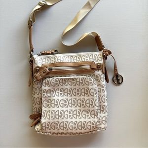 𝅺nwt GIANI BERNINI cross Body cream and tan bag from Macy’s